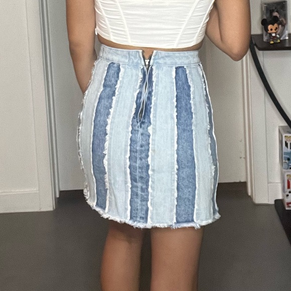 Social Tourist Midi - Denim Two Toned Distressed Skirt - Picture 4 of 7